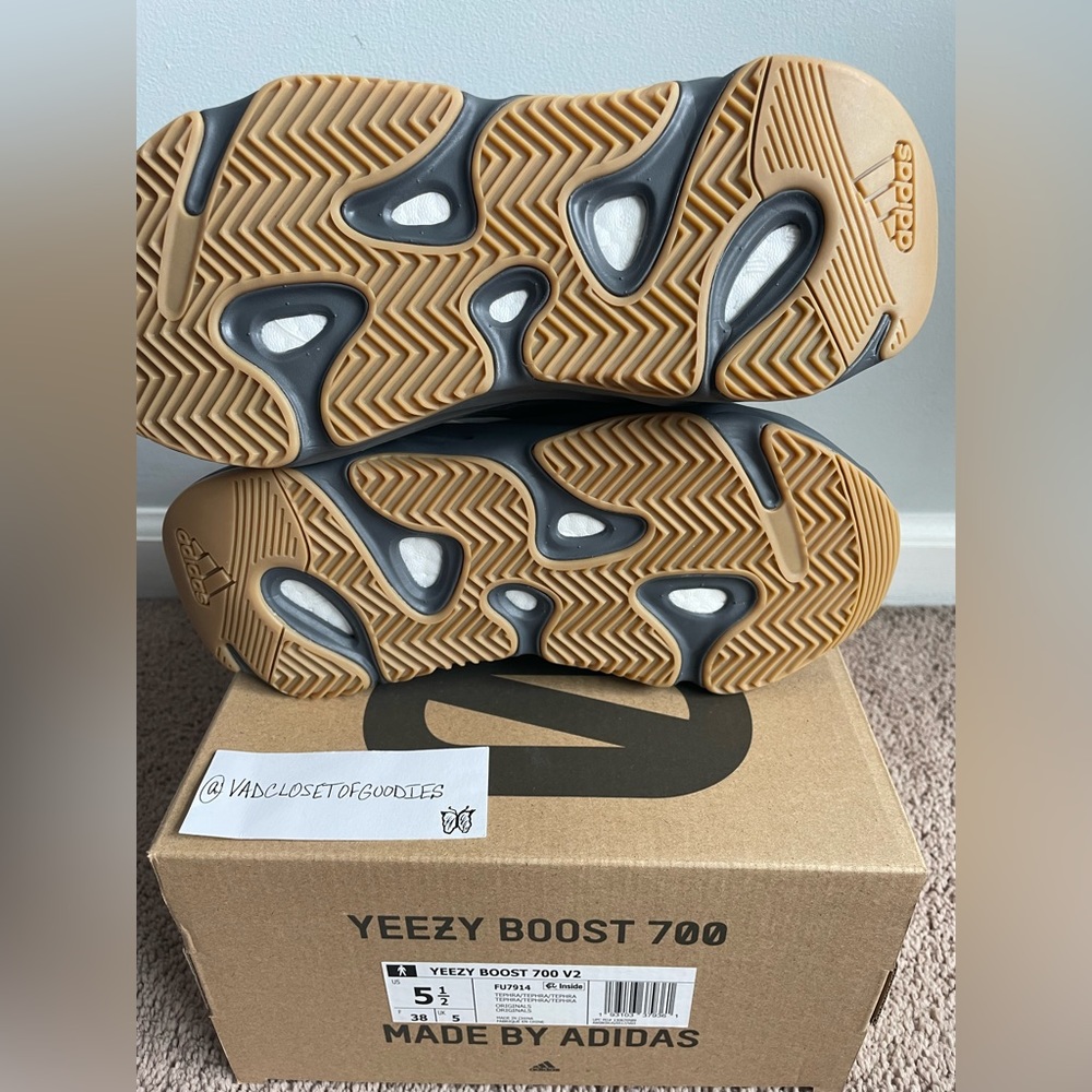 Yeezy 700 “Tephra” - Picture 8 of 15